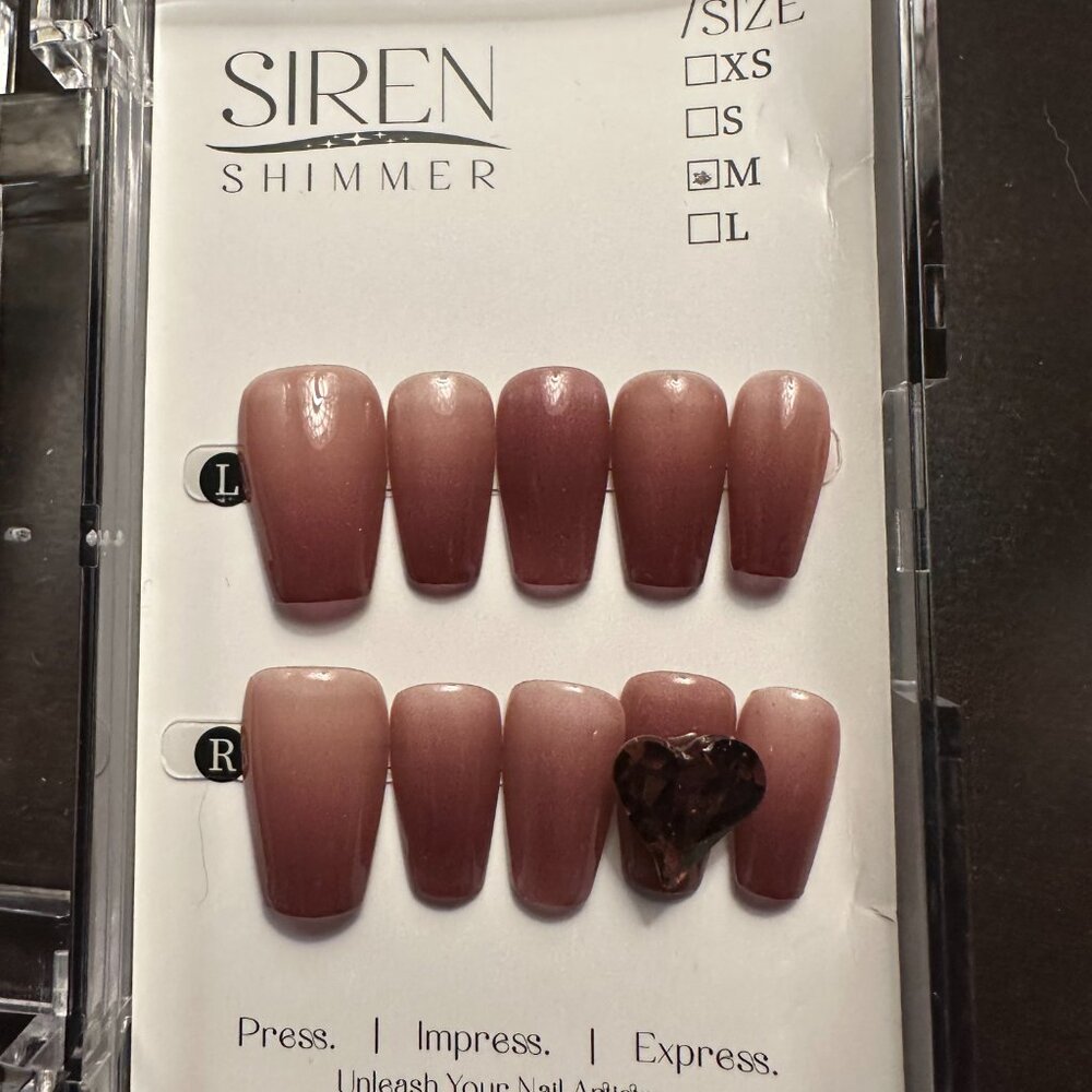 High-quality handcrafted reusable press on nails.